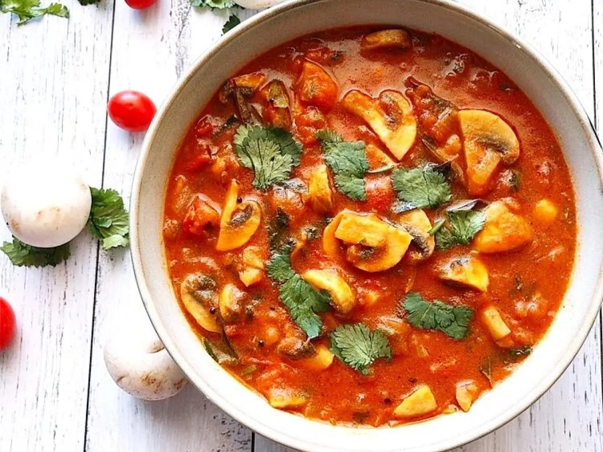 Mushrooms in Tomato Sauce served with Pita Mushrooms in Tomato Sauce served with Pita