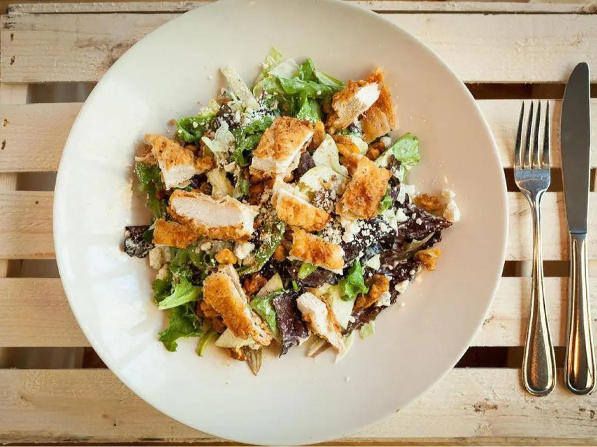 Buttermilk Fried Chicken Entree Salad (No Bacon) Buttermilk Fried Chicken Entree Salad (No Bacon)