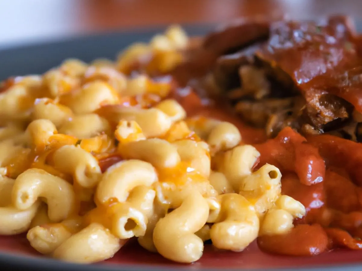 Pulled Pork with Macaroni Cheese and Vegan Baked Beans Pulled Pork with Macaroni Cheese and Vegan Baked Beans