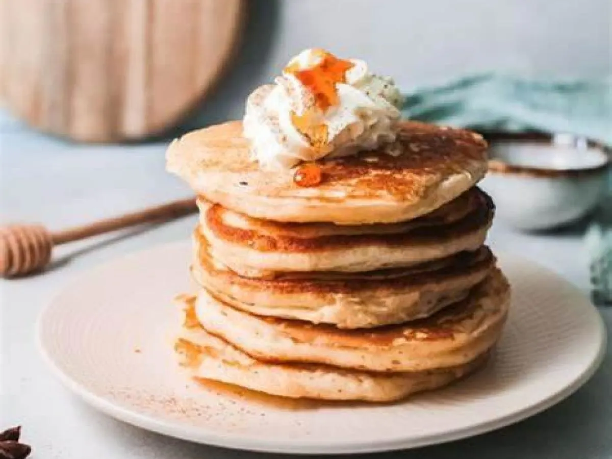 Seasonal Eggnog Pancakes