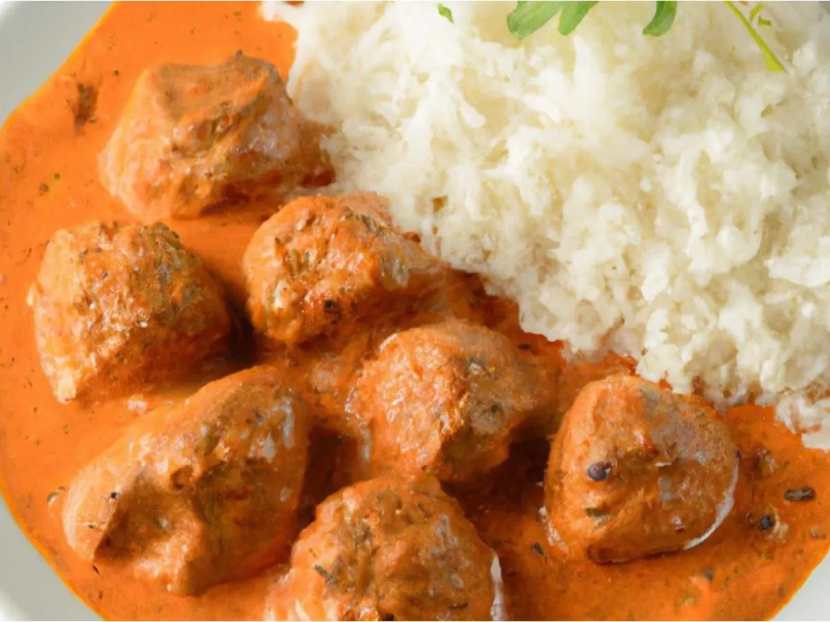 Fijian Kaviti Curry with Rice and Naan (Dairy-Free) Fijian Kaviti Curry with Rice and Naan (Dairy-Free)