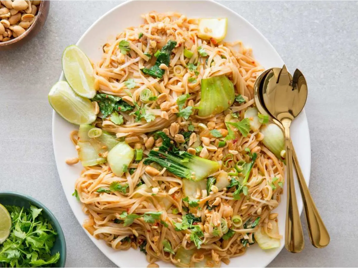 Small Pad Thai Noodle with Mixed Vegetables Small Pad Thai Noodle with Mixed Vegetables