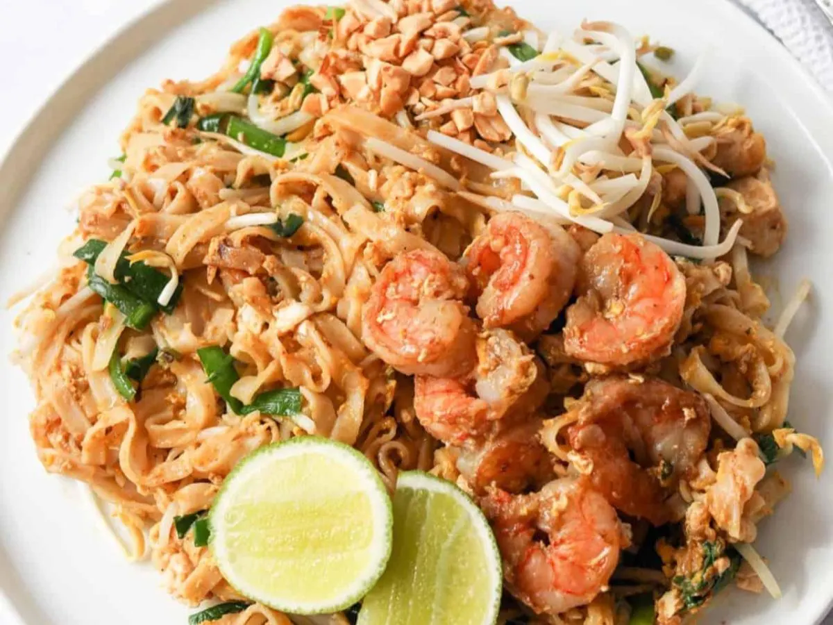 Small Pad Thai Noodle with Shrimp Small Pad Thai Noodle with Shrimp