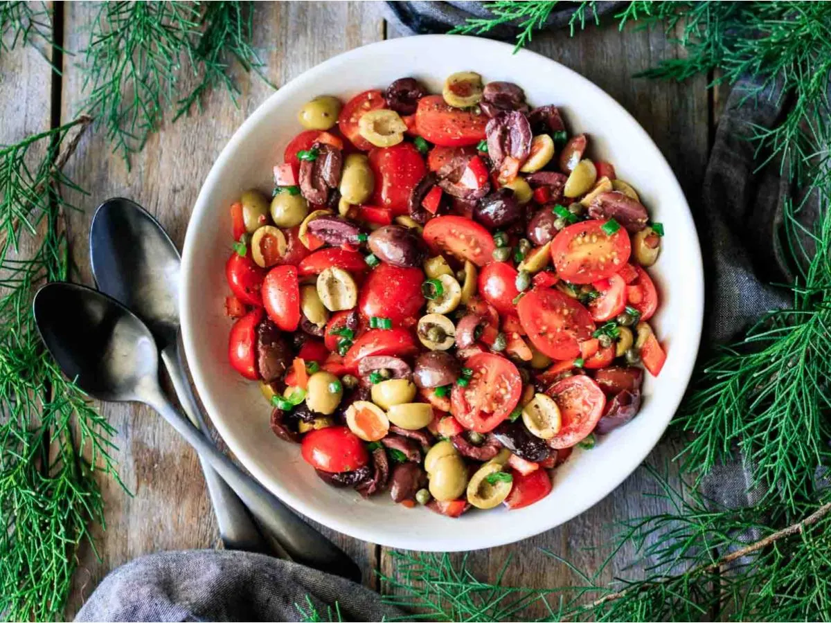 Onion, Capers, Tomato Platter Onion, Capers, Tomato Platter