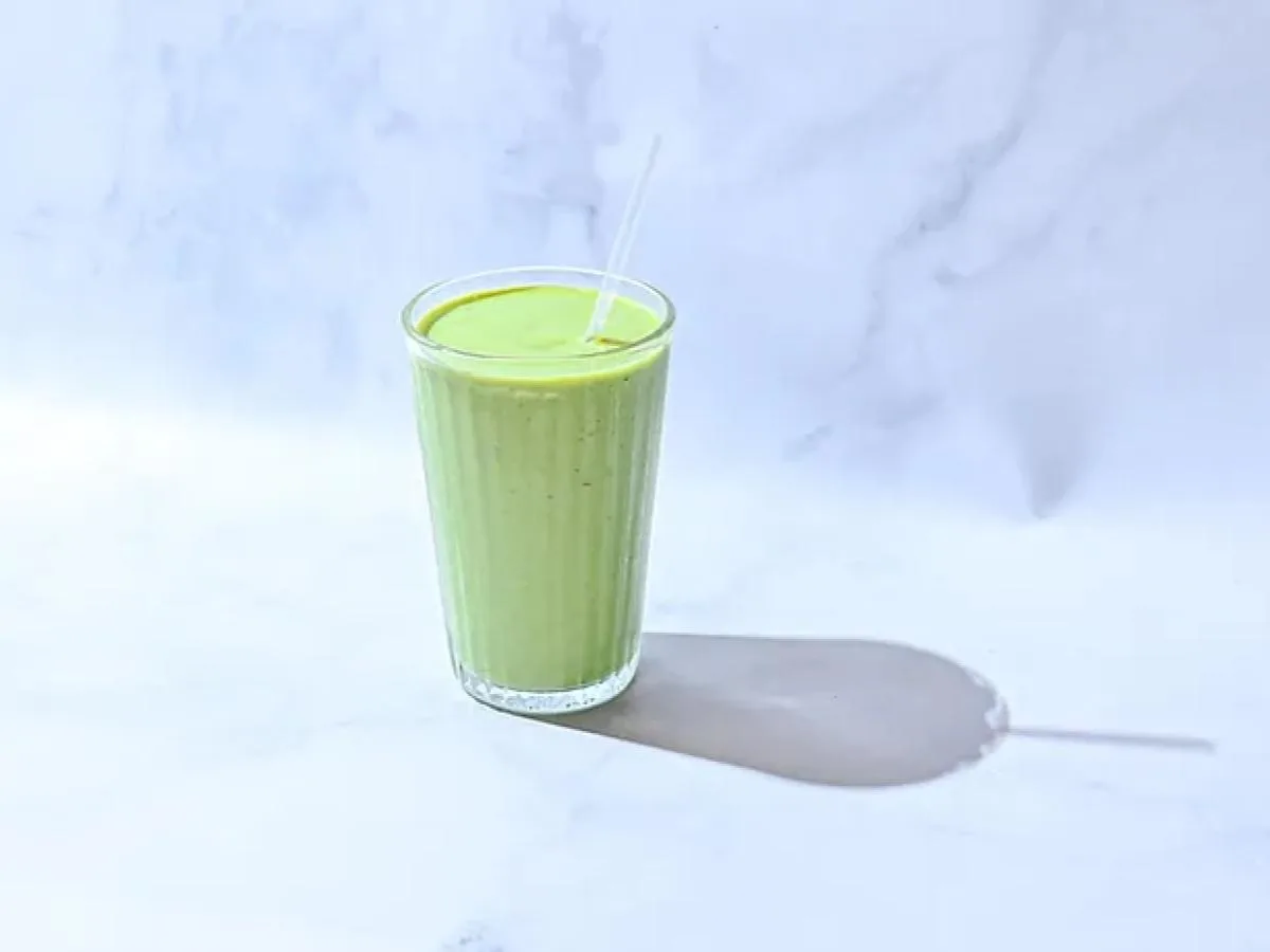 Avocado Smoothie with Almond Milk