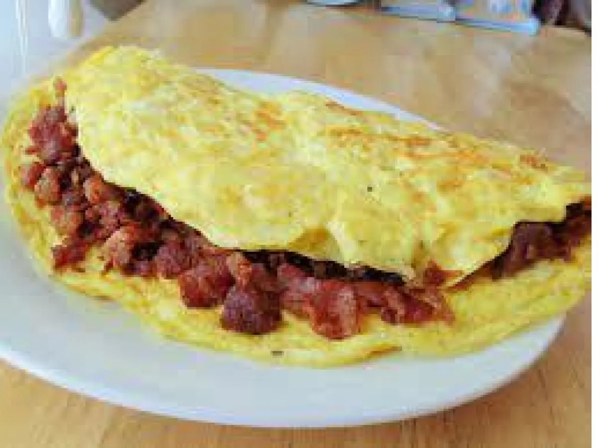 Beef Bacon, Egg, and Cheese Omelette Beef Bacon, Egg, and Cheese Omelette