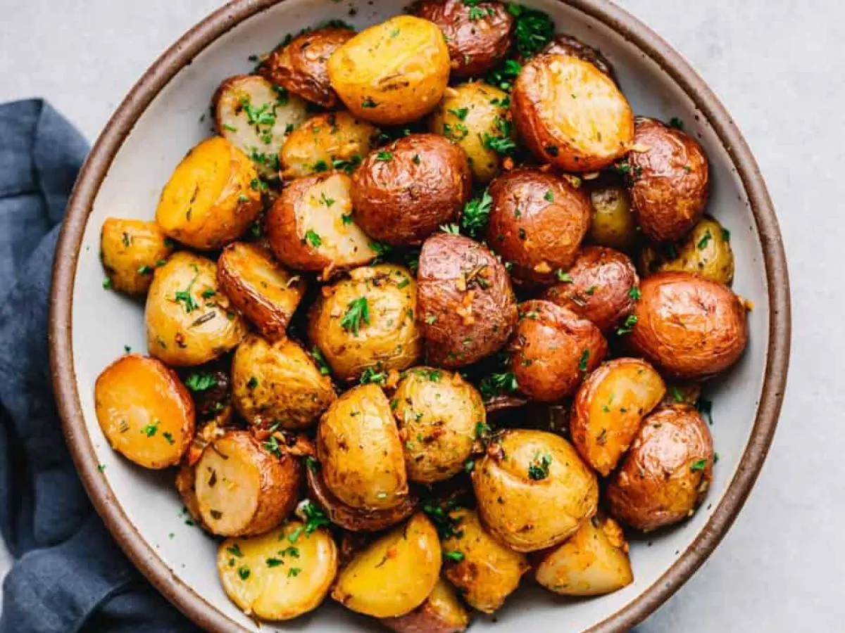 Garlic & Rosemary Roasted Potatoes Garlic & Rosemary Roasted Potatoes