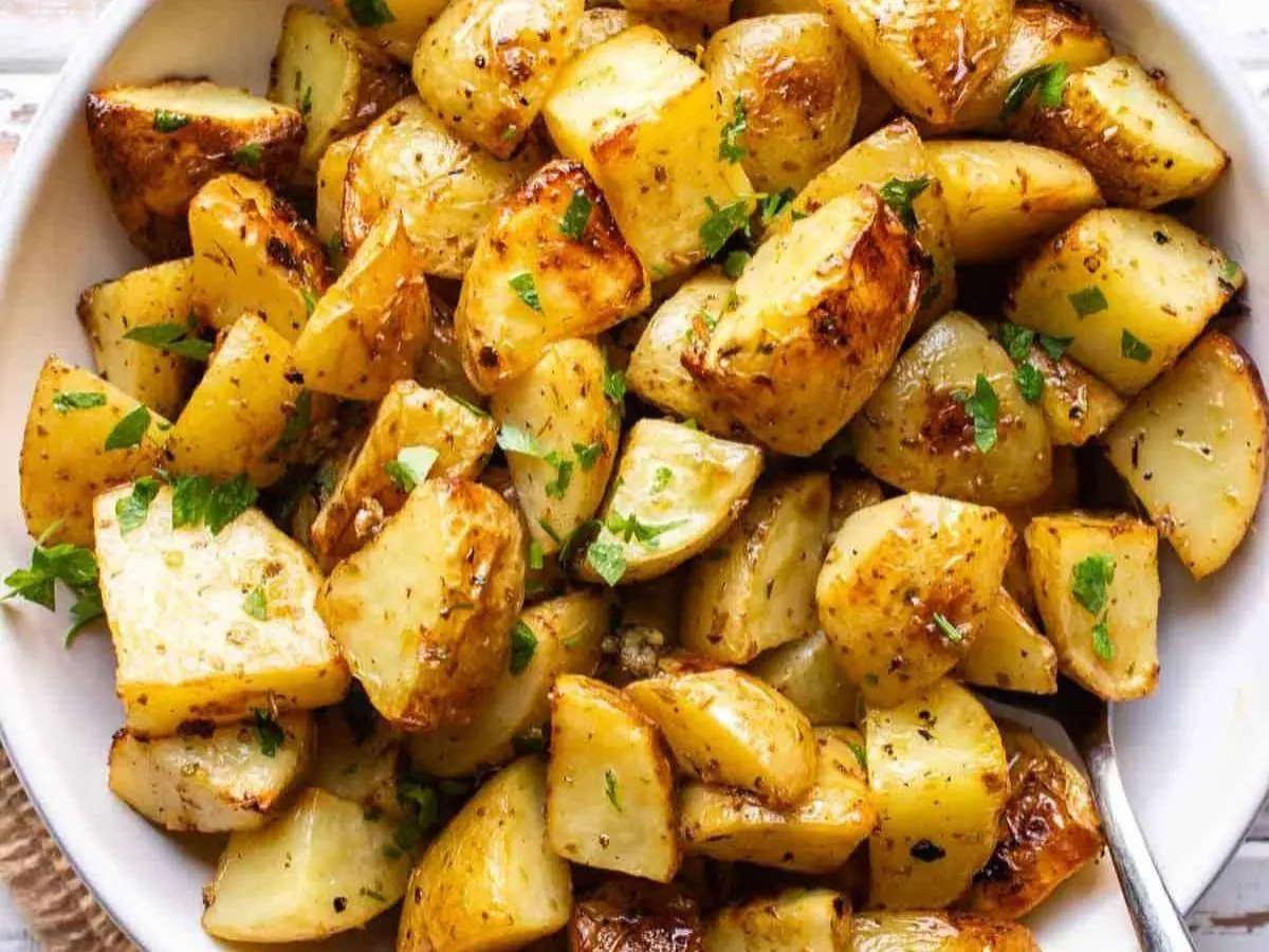 Garlic & Rosemary Roasted Potatoes Garlic & Rosemary Roasted Potatoes