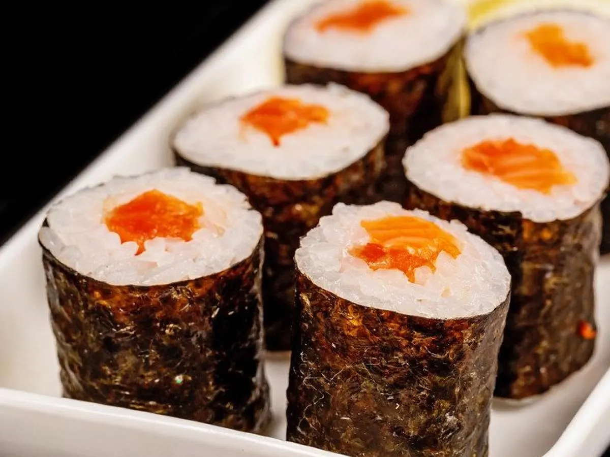 Sake Maki (Salmon) Roll Sake Maki (Salmon) Roll