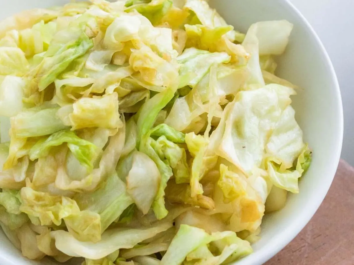 Steamed Cabbage (Vegan/Vegetarian Entree) Steamed Cabbage (Vegan/Vegetarian Entree)