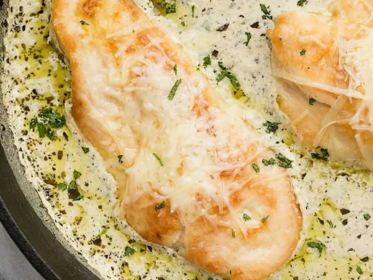 Chicken with Pesto Cream Sauce Chicken with Pesto Cream Sauce