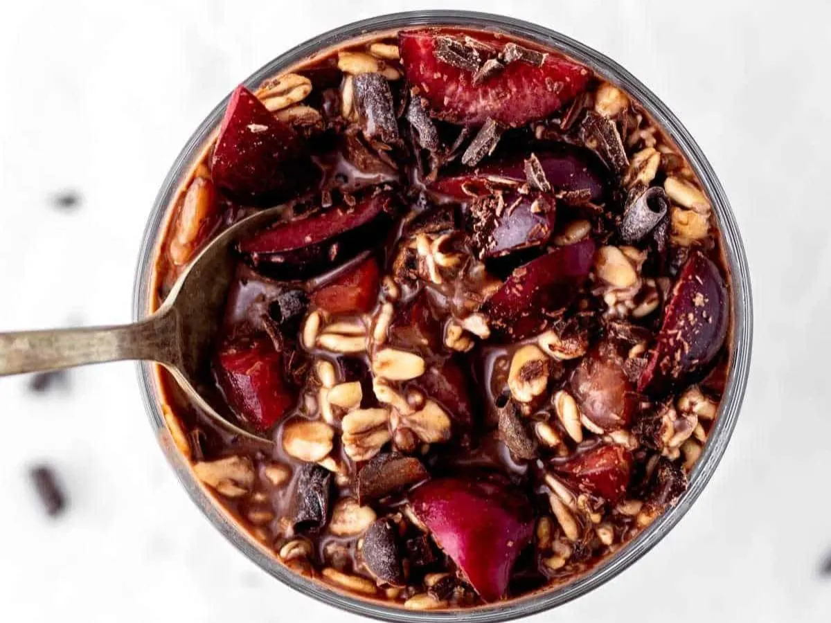 Chocolate Cherry Overnight Oats Chocolate Cherry Overnight Oats