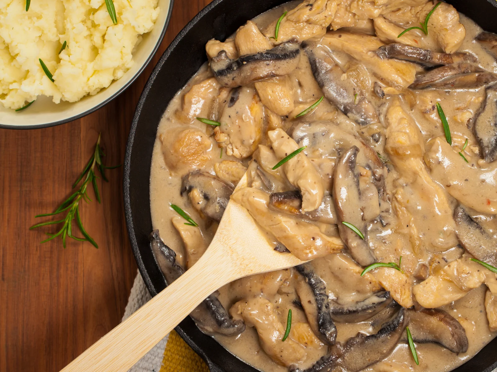 Halal Chicken & Gravy with Potato Mashers Halal Chicken & Gravy with Potato Mashers