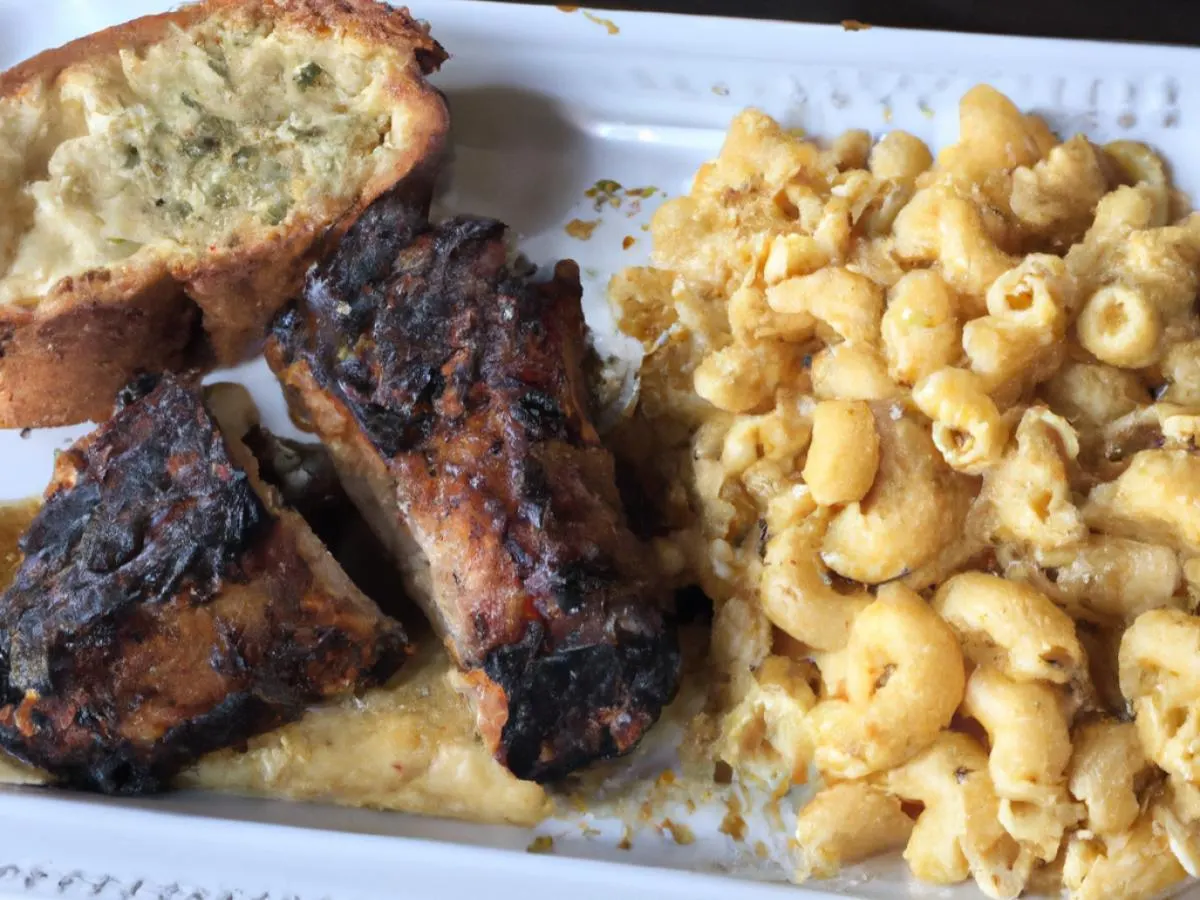 Pork Ribs With Mac & Cheese and Garlic Bread