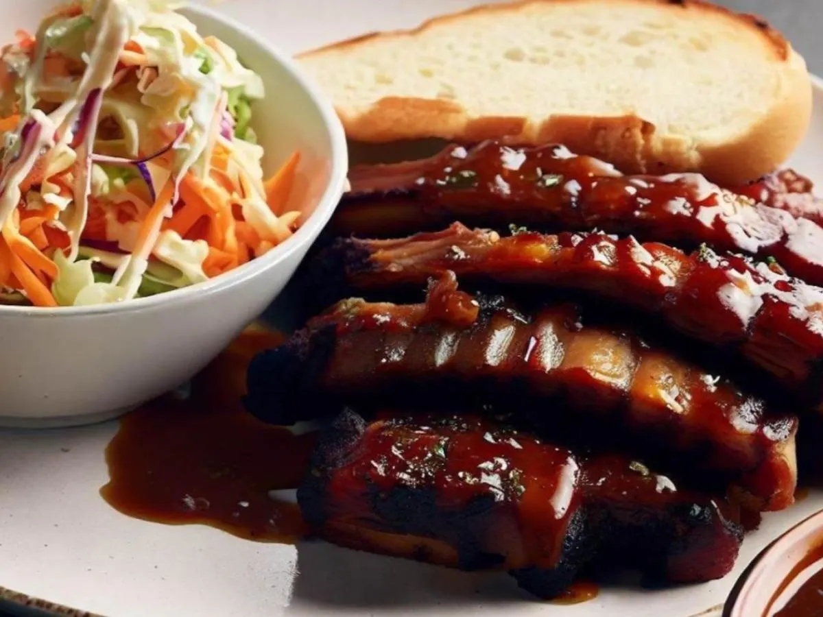 Pork Ribs With Tangy Slaw and Garlic Bread