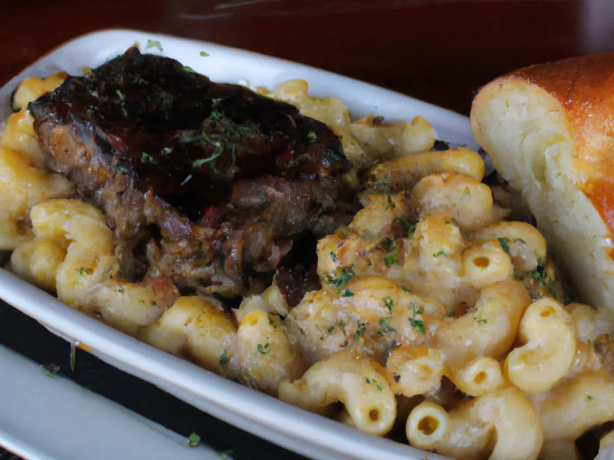 Brisket With Mac & Cheese and Garlic Bread