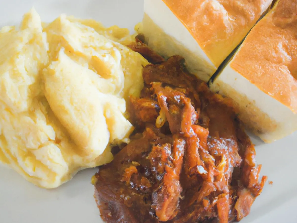 Jackfruit Medley With Cheesy Mashed Potatoes and Garlic Bread