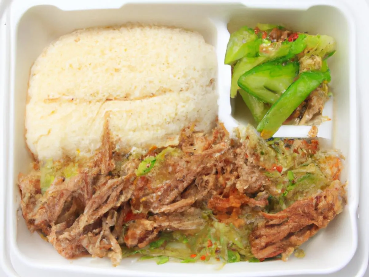 Shredded Pork With Green Pepper, Pig's Intestine in Brown Sauce with White Rice Shredded Pork With Green Pepper, Pig's Intestine in Brown Sauce with White Rice