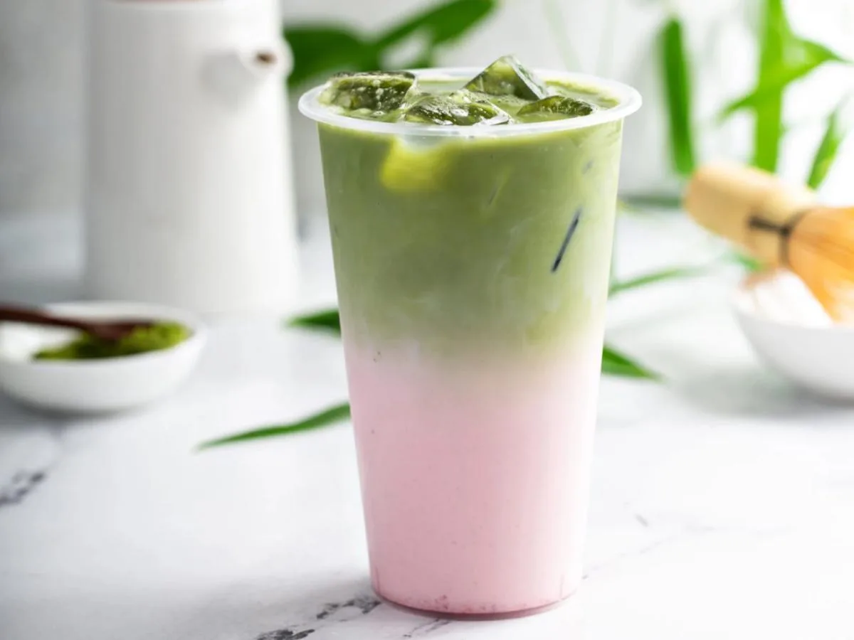 Strawberry Matcha Latte with Lychee Jelly [Half Sweet]