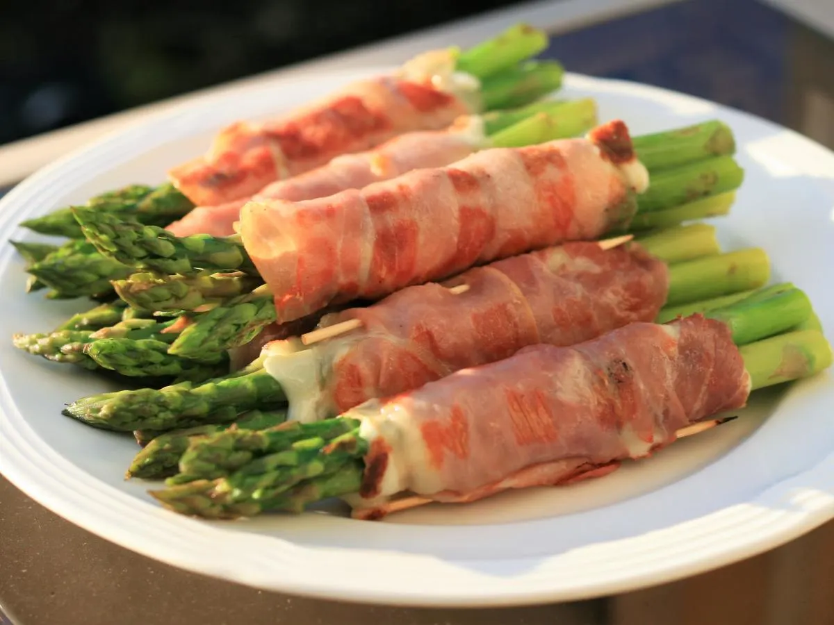 Prosciutto-Wrapped Asparagus Prosciutto-Wrapped Asparagus
