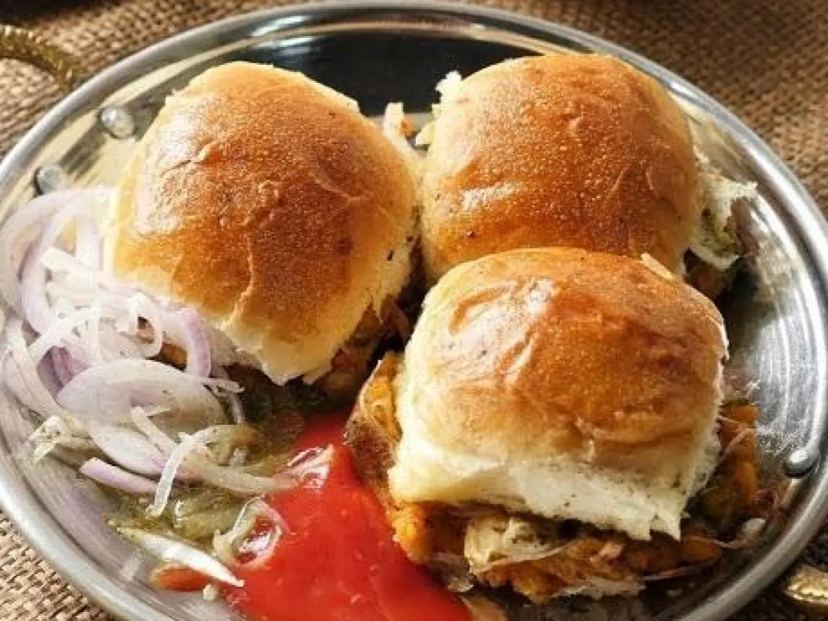 Organic Halal Beef Bun Kabab (Half Sandwich)