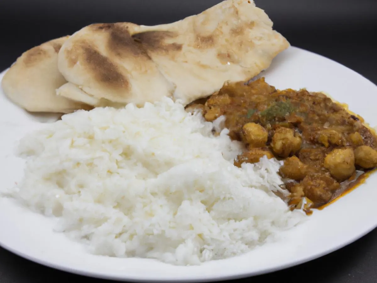 Chana Masala, Steamed White Rice & Butter Naan [16oz]