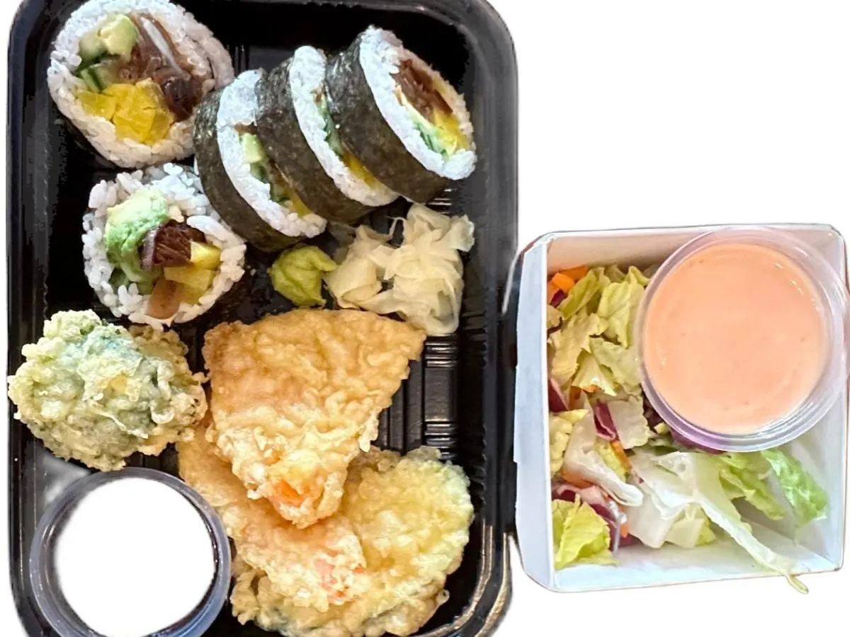 Oishi Mixed Veggie Roll Box "C"