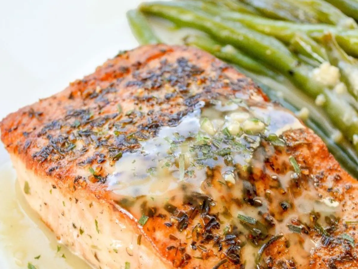 Light Carb Seared Salmon with Orange Buerre Blanc and Green Beans Light Carb Seared Salmon with Orange Buerre Blanc and Green Beans