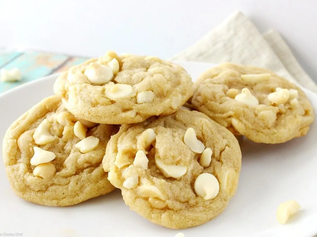 White Chocolate Macadamia Nut Cookie White Chocolate Macadamia Nut Cookie