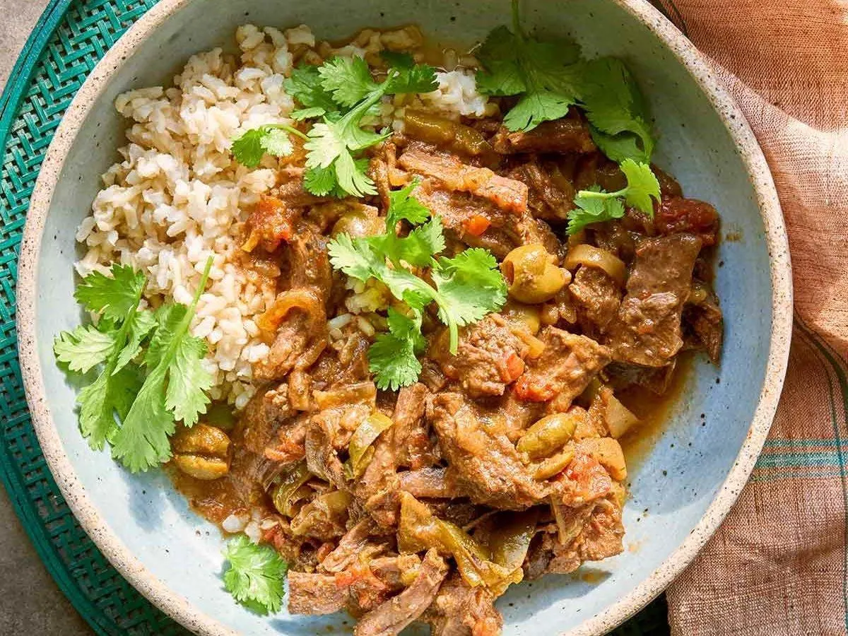 Pork Ropa Vieja with Arroz Verde and Sautéed Seasonal Vegetables Pork Ropa Vieja with Arroz Verde and Sautéed Seasonal Vegetables