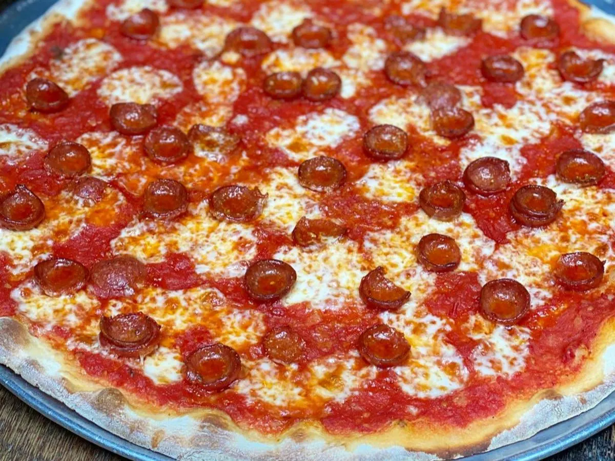 Medium Pepperoni Pizza