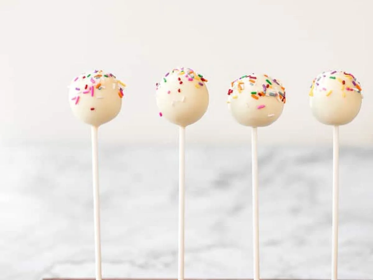 Vanilla Cake Pops Vanilla Cake Pops