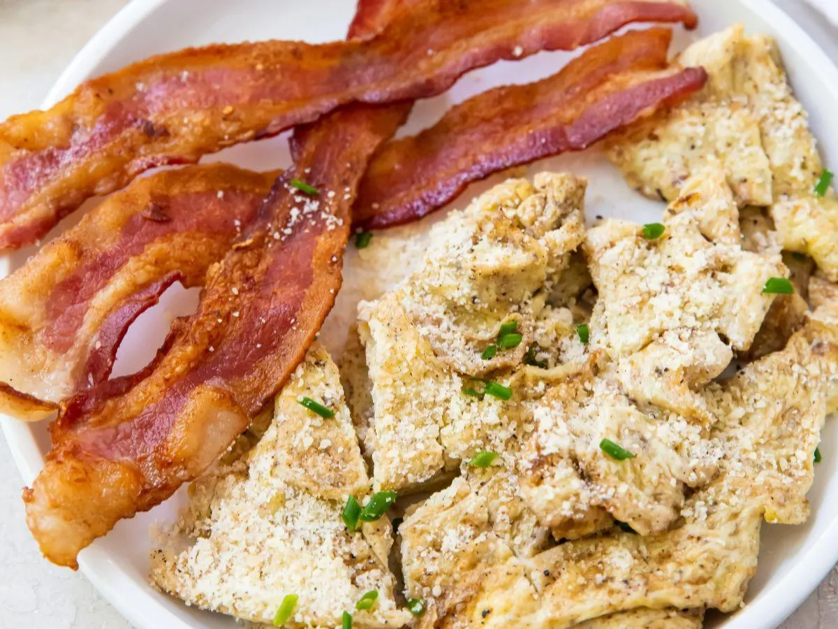 Egg Whites and Bacon Box with Toast and Hash