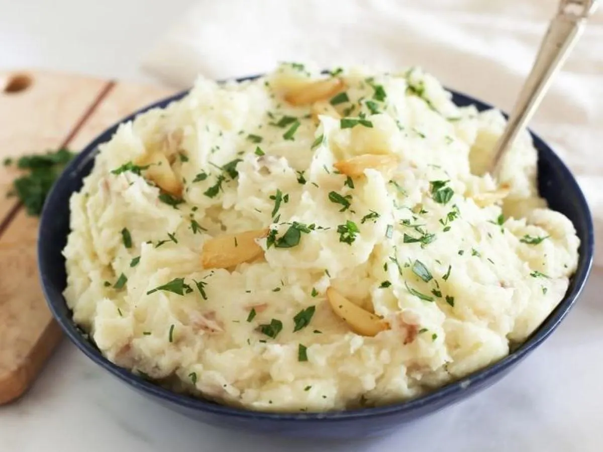 Mashed Potatoes with Roasted Garlic Mashed Potatoes with Roasted Garlic