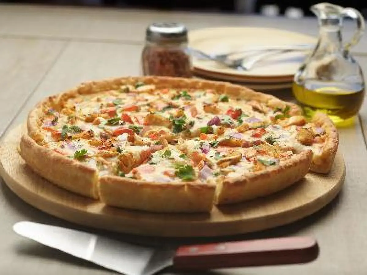 Halal Butter Chicken Pizza [16 oz]