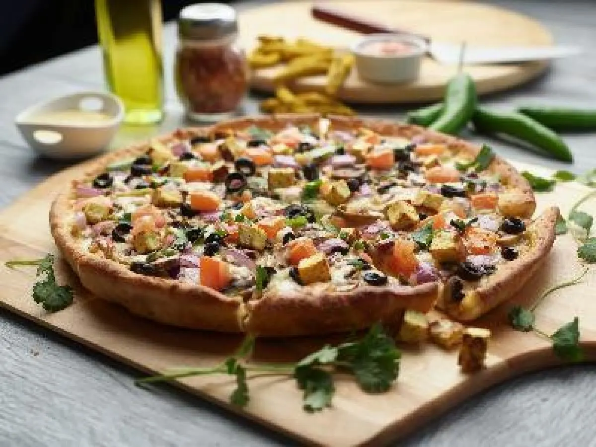 Curry Paneer Pizza [16 oz]