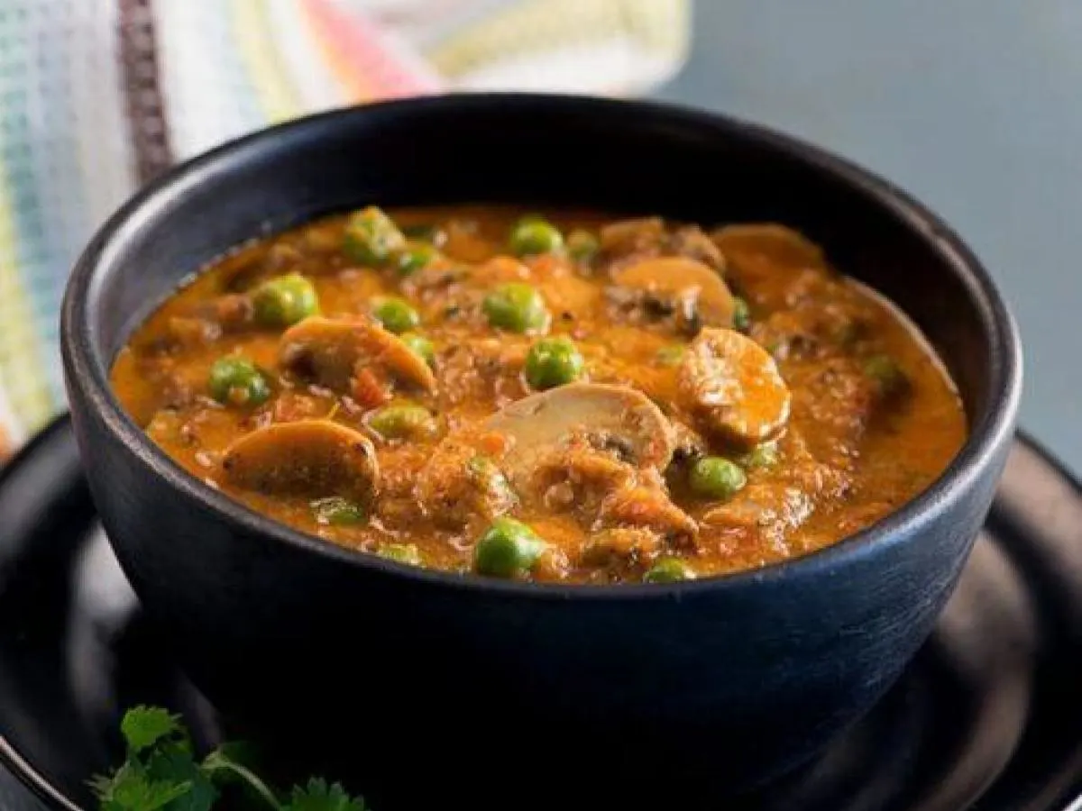 Mushroom Matar Mushroom Matar