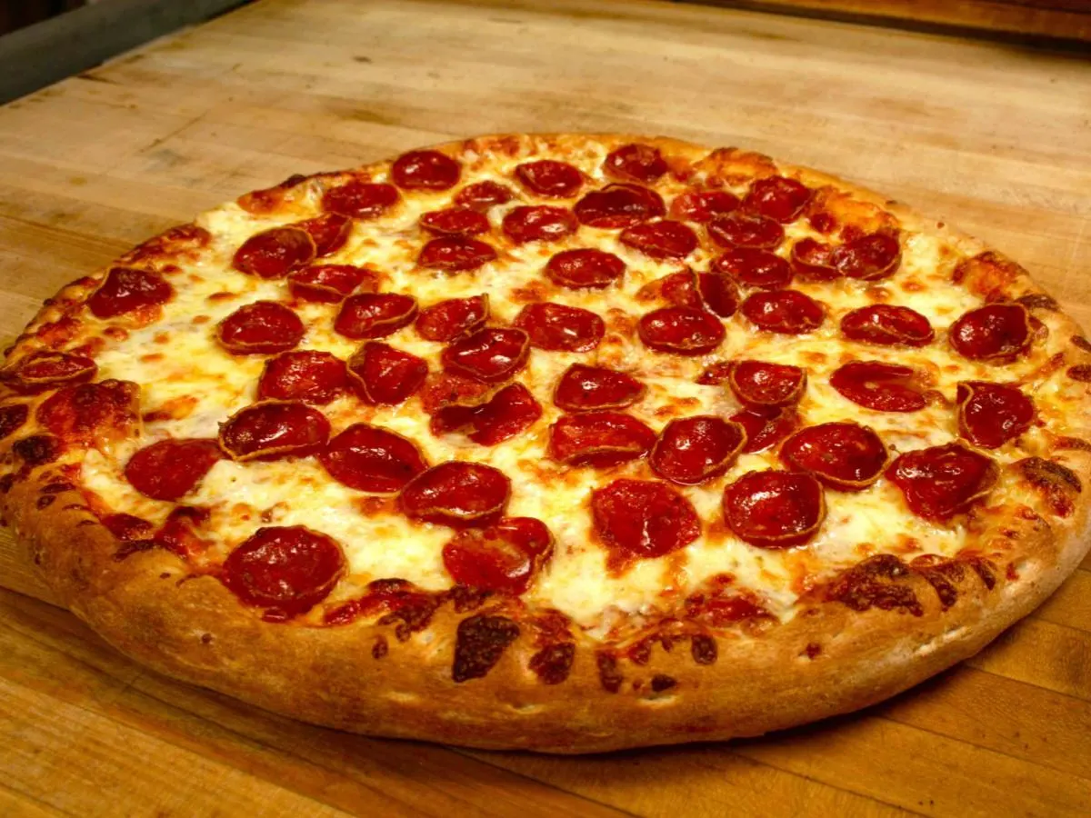 Medium Pepperoni Pizza Medium Pepperoni Pizza