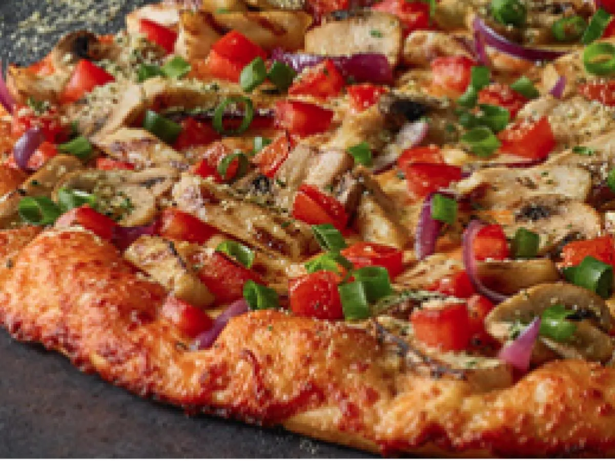 X-Large Chicken and Garlic Gourmet Pizza X-Large Chicken and Garlic Gourmet Pizza