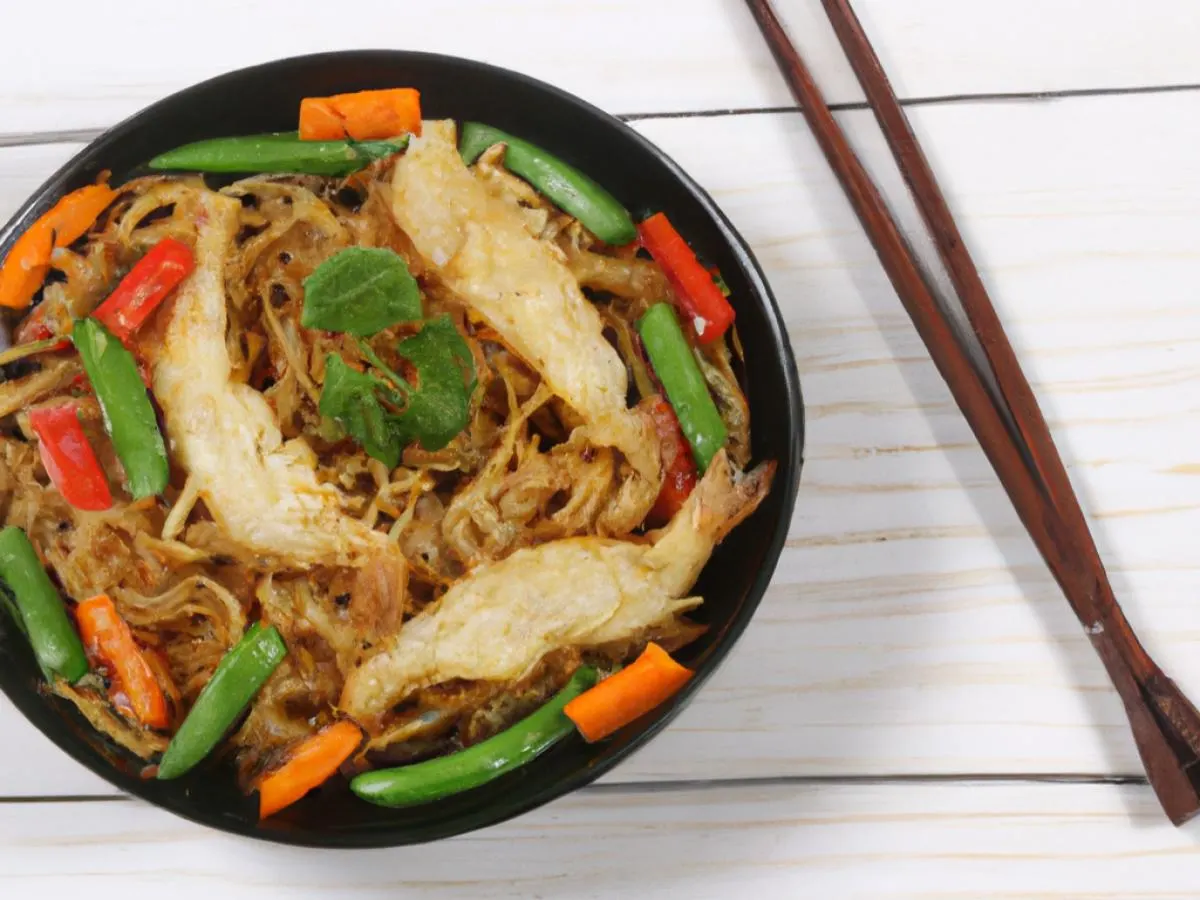 Assorted Vegetable Fish with Vegetable Chow Mein