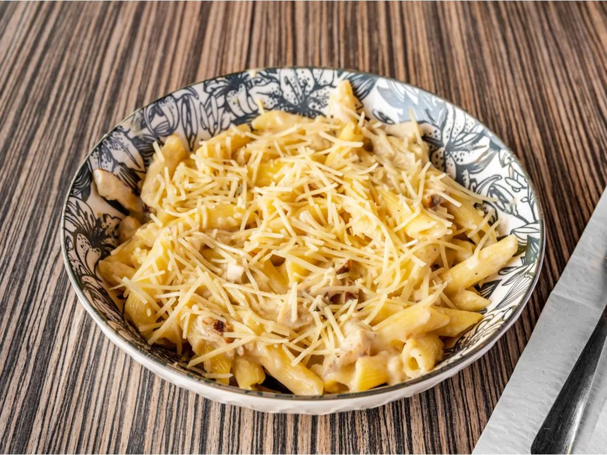 Alfredo Chicken Pasta Platter Alfredo Chicken Pasta Platter