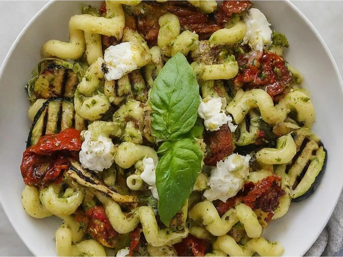 Cavatappi Corkscrew Pasta, Grilled Seasonal Vegetables, Ricotta Cheese, Sundried Tomatoes, Basil Pesto Cavatappi Corkscrew Pasta, Grilled Seasonal Vegetables, Ricotta Cheese, Sundried Tomatoes, Basil Pesto