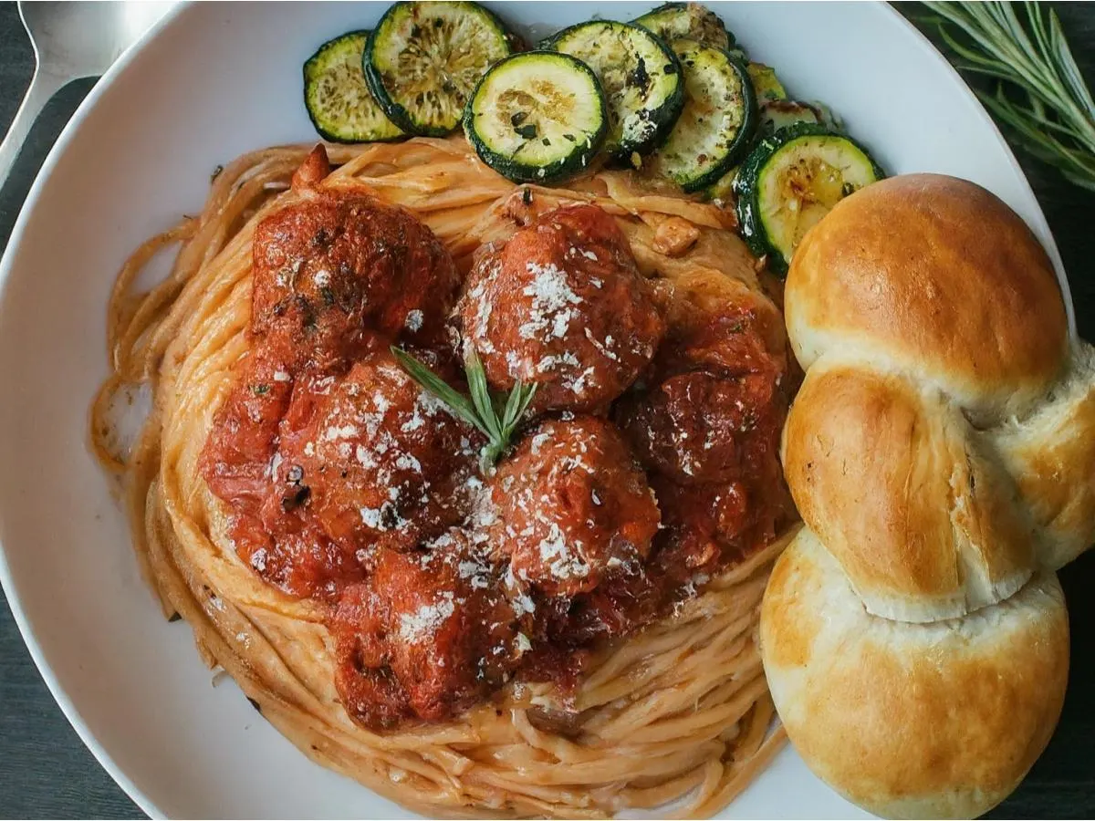Meatballs Spaghetti With Rosemary Zucchini and a Garlic Knot Meatballs Spaghetti With Rosemary Zucchini and a Garlic Knot