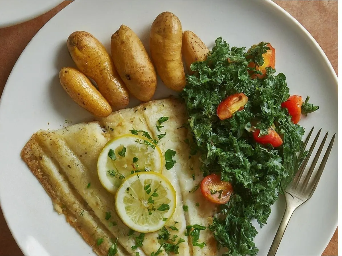 Gluten Free Roasted Flounder With Fingerling Potatoes and Kale Salad Gluten Free Roasted Flounder With Fingerling Potatoes and Kale Salad