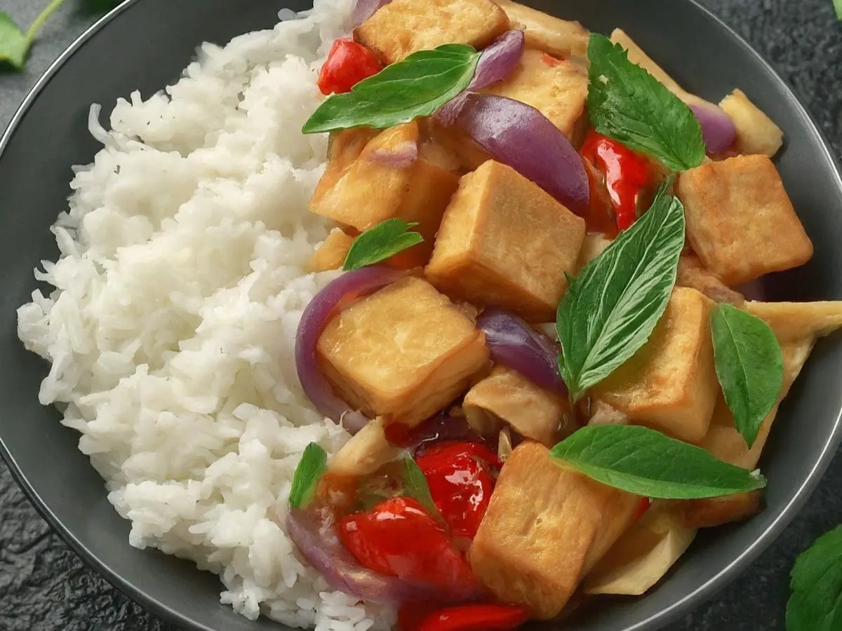 Spicy Basil Tofu with Rice Spicy Basil Tofu with Rice
