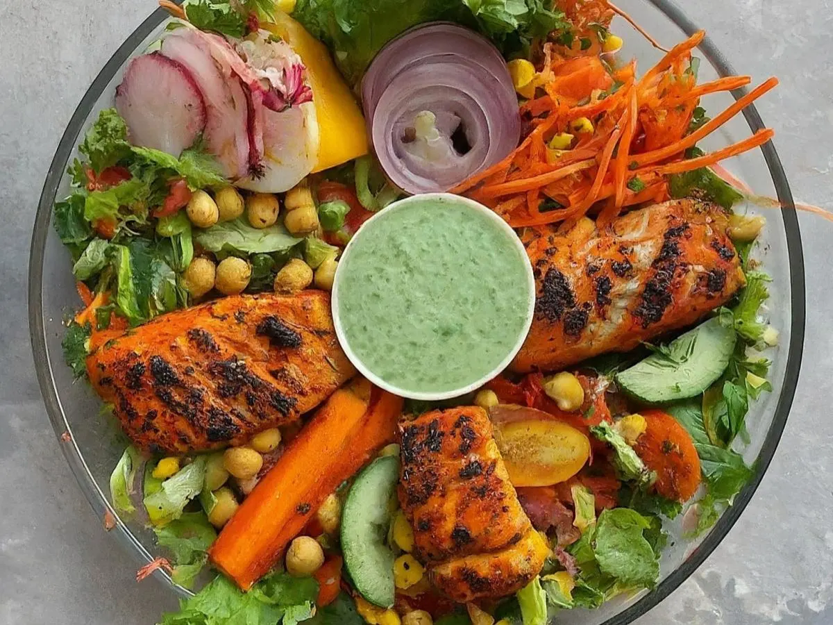Tandoori Fish Entree Salad with Mint Chutney Yogurt Dressing Tandoori Fish Entree Salad with Mint Chutney Yogurt Dressing