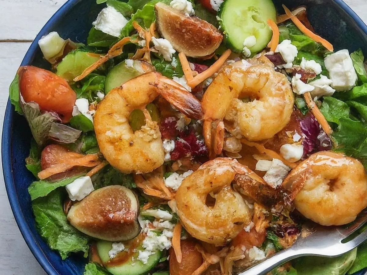 Gluten Free Santorini Salad with Grilled Shrimp and Oil Balsamic Gluten Free Santorini Salad with Grilled Shrimp and Oil Balsamic