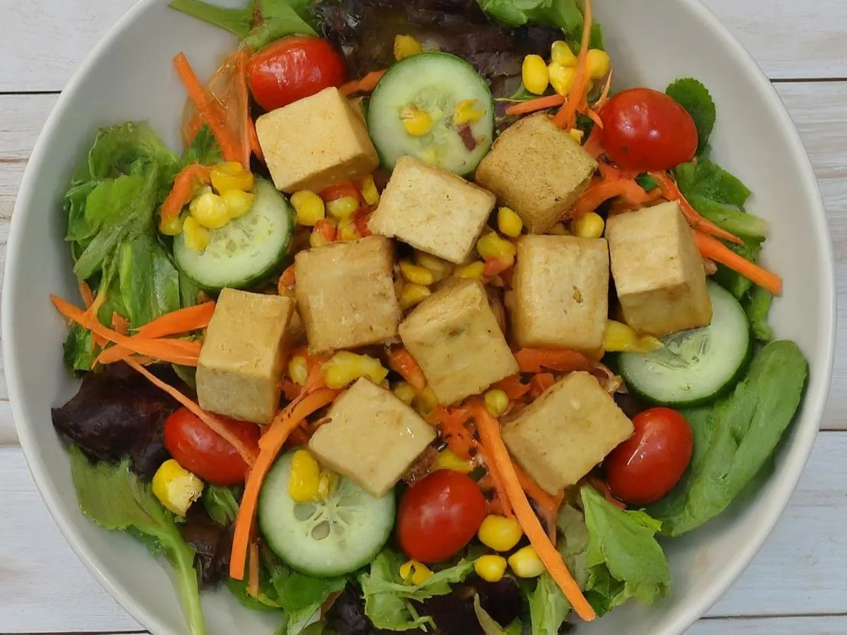 Individual Salad Bowl with Gluten-Free Korean Tofu Individual Salad Bowl with Gluten-Free Korean Tofu