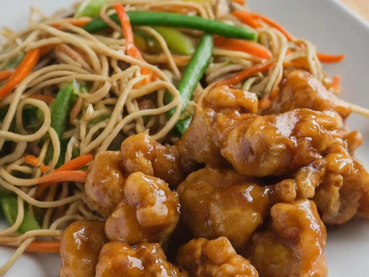 Chicken Manchurian & Veggie Chow Mein Chicken Manchurian & Veggie Chow Mein