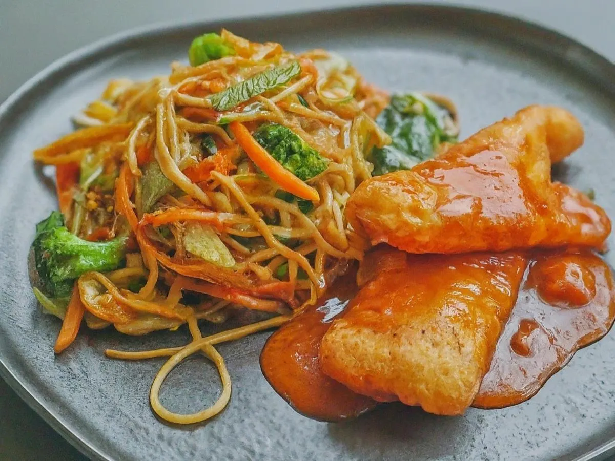 Fried Fish Hot Garlic Sauce & Veggie Chow Mein Fried Fish Hot Garlic Sauce & Veggie Chow Mein